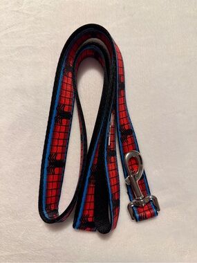 Buckle-Down Marvel Universe Dog Leash - 6-FEET - Spider-Man Costume Stripe